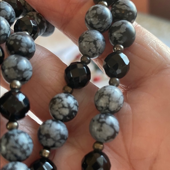 Elegant Black and Grey Snowflake Obsidian Gemstone Beaded Necklace - Picture 3 of 5